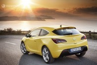 Sportkupéval bővít az Opel 18