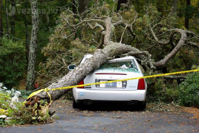 Egy parkolóban is összeszedhetünk hasonló sérülést