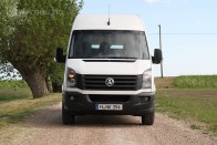 A Volkswagen Crafter face-liftje nem az átrajzolt lökhárítókról, új kárpitokról, és eddig nem látott mintájú alufelnikről szól, hanem a kisebb fogyasztásról, nagyobb hatótávról, és a Crafter csökkent saját súlya miatti nagyobb szállítható tömegről