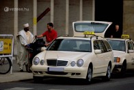 Félmilliós bírság a ferdítő taxis cégnek 2