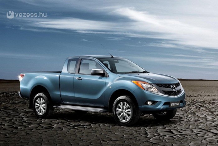 Itt a szekrényajtós Mazda terepjáró 3