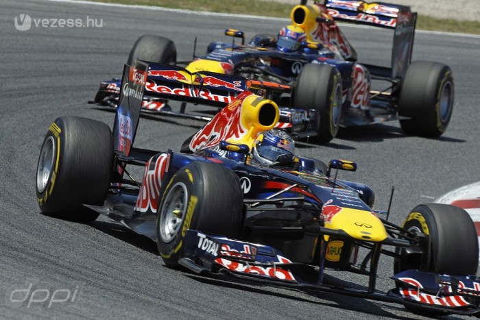 F1: Webber a gumikkal bajlódik