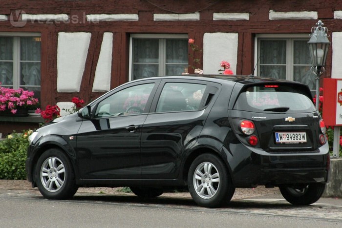 3,1 millióból légkondis Aveót kapni az ajánlható, 86 lóerős benzinessel