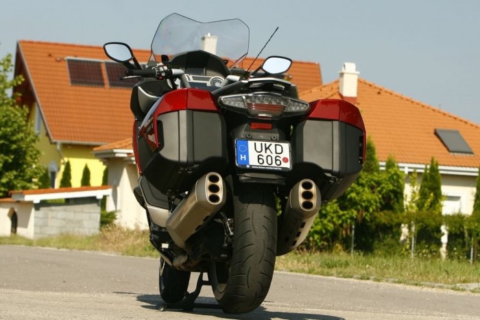 Hathengeres BMW 6,2 millióért 11 | Vezess Hátulról is egyértelmű, hány henger van elöl