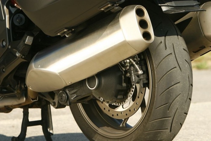 Hathengeres BMW 6,2 millióért 7 | Vezess A BMW válasza a chopperesek Shotgun-kipufogóira