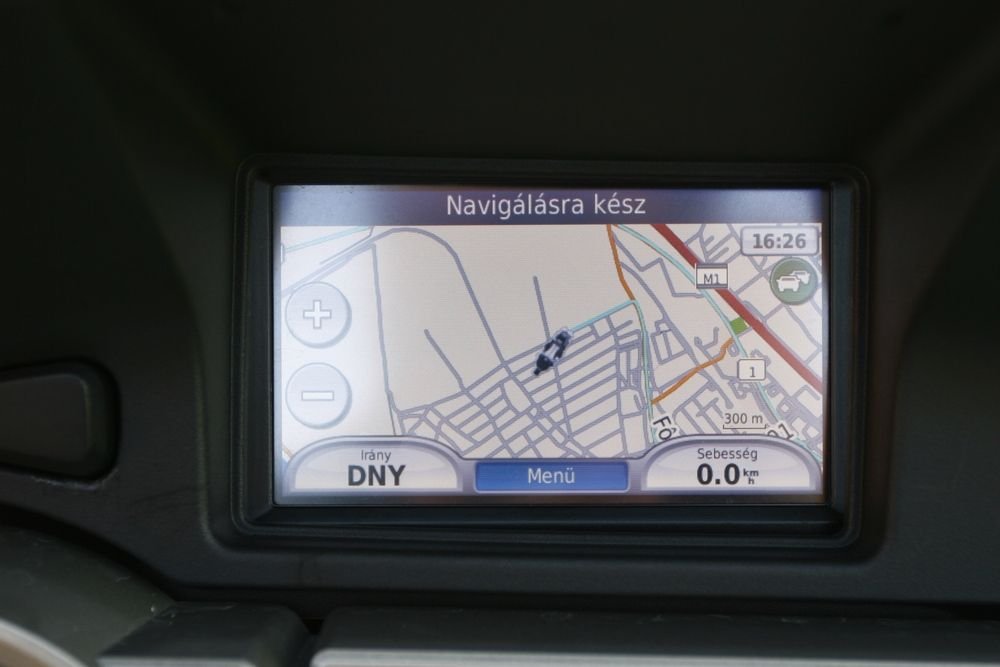 BMW Navigáció, született Garmin Zümo. Azért állhatna egyenesen a navi a 6118000 forintos alapárú motoron