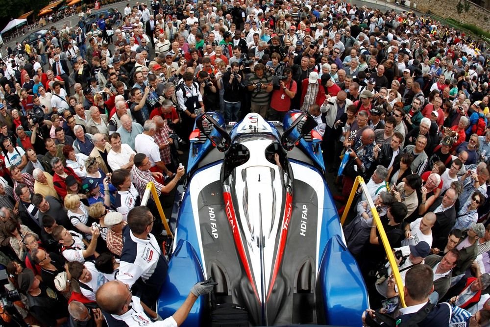 A franciák imádják a Peugeot-t Le Mans-ban