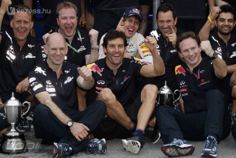 F1: Webber maradhat a Red Bullnál