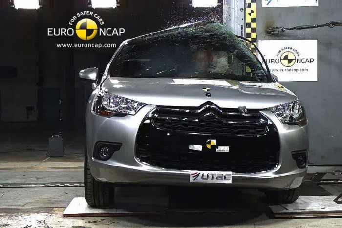 DS4: Gyalogosok, reszkessetek! 8