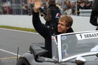 F1: Káosz, Vettel-hiba, Button-győzelem 48