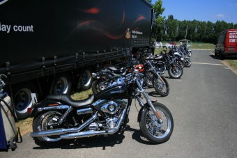 Több ezer szelíd motoros a Balatonparton