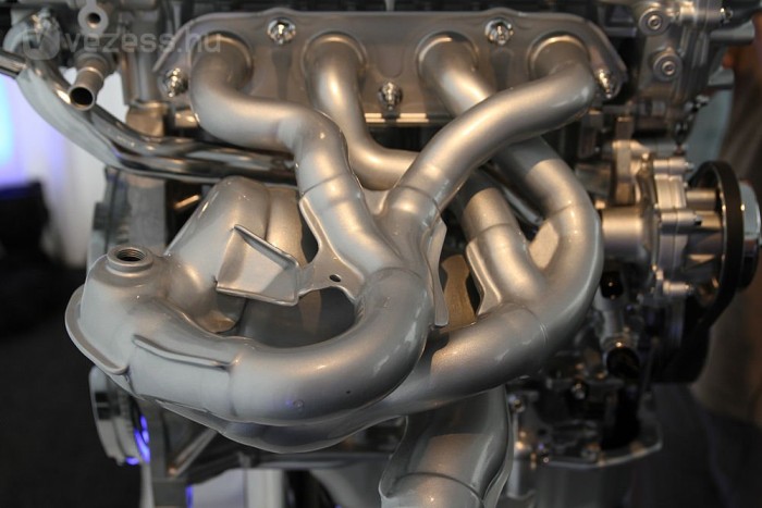 Modern szobor is lehetne a 4-2-1-es leömlő