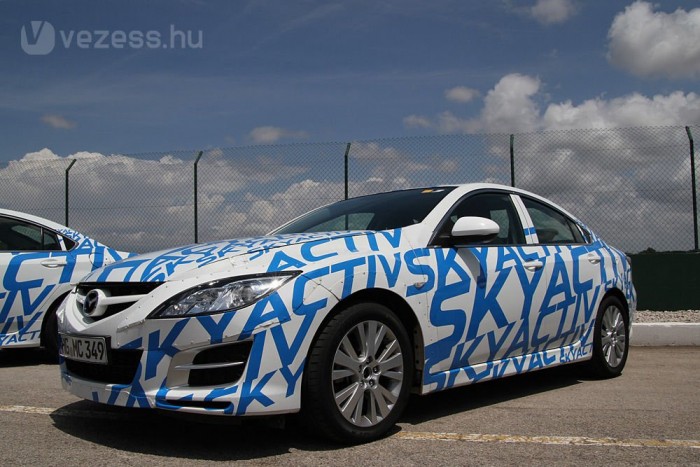 A motorháztetőt nem nyithattuk fel