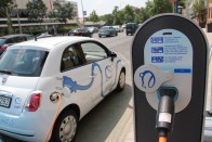 Az ELMÜ-ÉMÁSZ elektromos autóparkja jelenleg az átalakított 500-ból és egy FIAT Fiorinóból áll