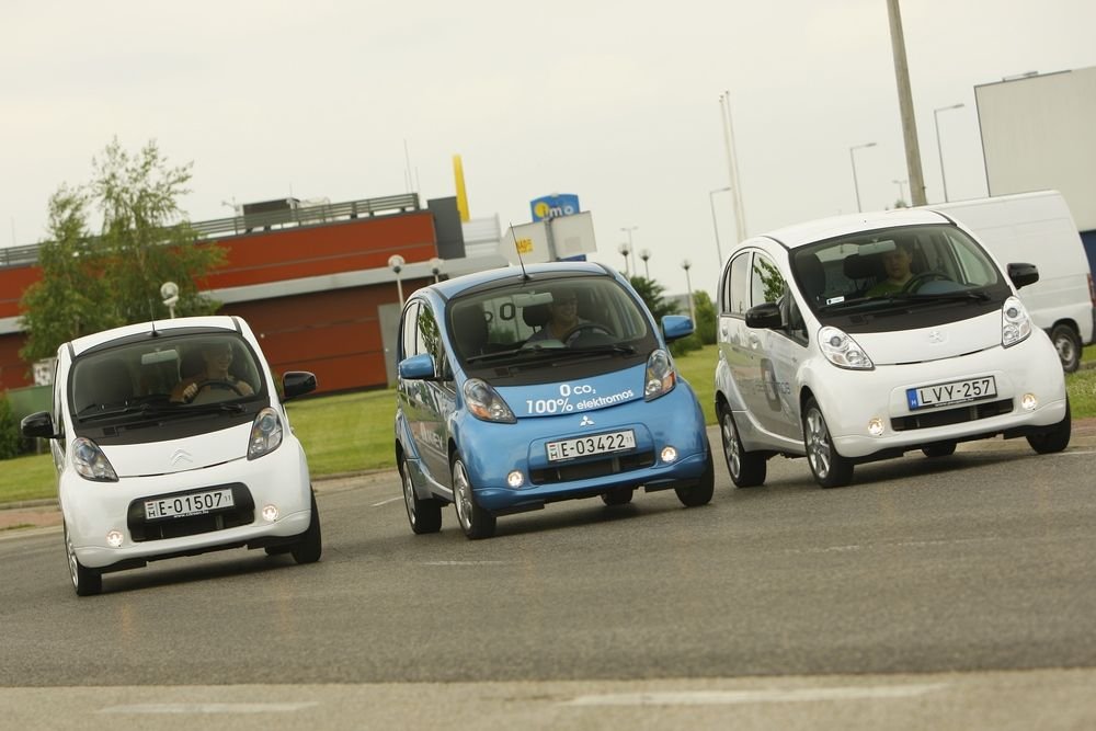 A töltők, akkuk, motorok is teljesen egyformák