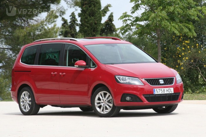 Elsőkerék-hajtással 5,5-5,7, négy hajtott kerékkel 6,0 liter az Alhambra 2,0 TDI átlagfogyasztása