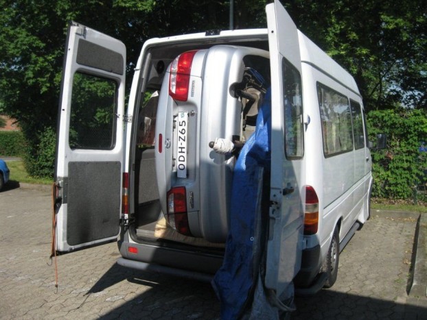 Autóban csempészett autót füleltek le német rendőrök