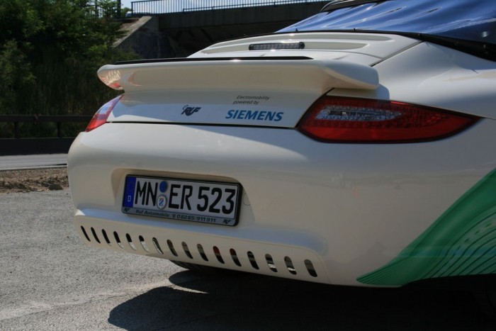 Néma Porsche a Siemenstől 6 | Vezess A far ebben az esetben nem rejt bokszert