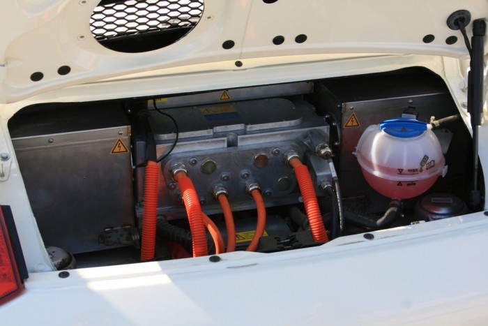 Néma Porsche a Siemenstől 7 | Vezess Hátul a titok, dobozok és kábelek