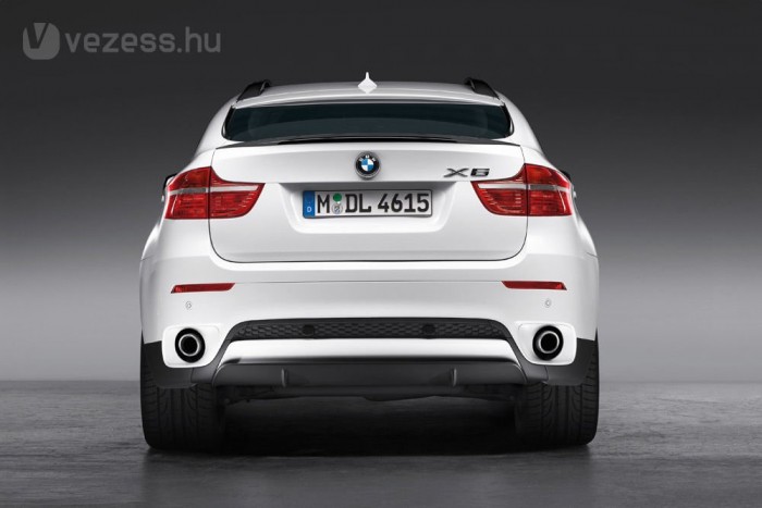 Ha a rokkantkártyával és a hasznos rendszámmal még nincs kész az X6, vannak gyári extrák is