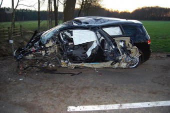 Ketten haltak meg a hétvégén az utakon