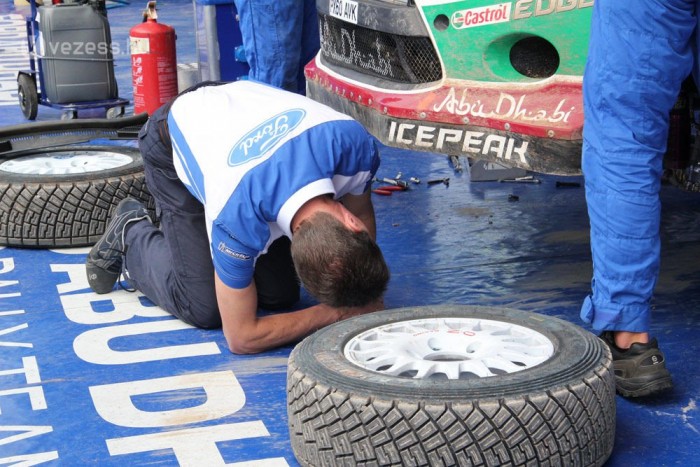 Malcolm Wilson ha kell az autó alá is fekszik