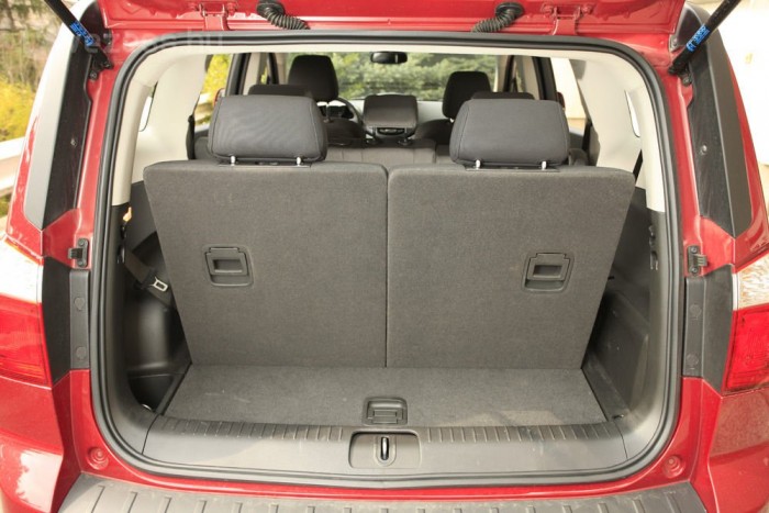 A Touran 192 500, az 5008 150 000 Ft felárért adja a 6-7-ik ülést. Az Orlandóban széria