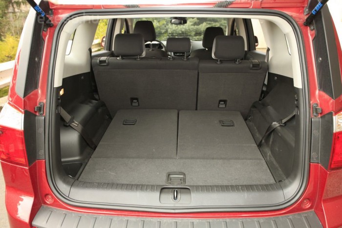 Elég mély és kellően széles, de messze nem elég magas a csomagtér. A konkurensek ebben sokkal többet nyújtanak