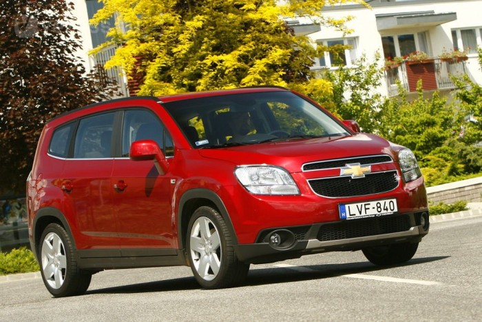 Söprés van, jövök! Jól áll neki az SUV-s kerékjárat és a nagy felni