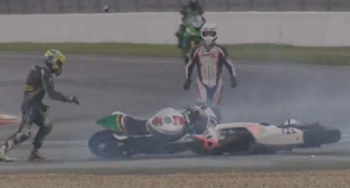 Az év legelképesztőbb motorbalesete!