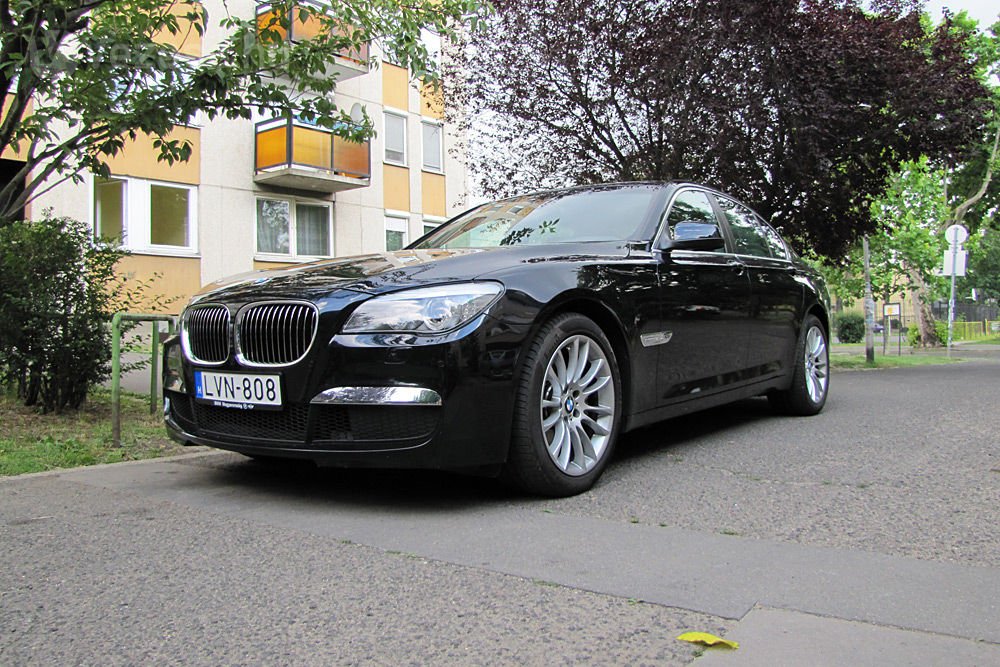 Egy ilyen iszonyatosan jó 740d xDrive ára kb. 1625 db 1:18-as Kyosho BMW 750Li árába kerül. Ez rettenetesen sok, de megvan az oka!