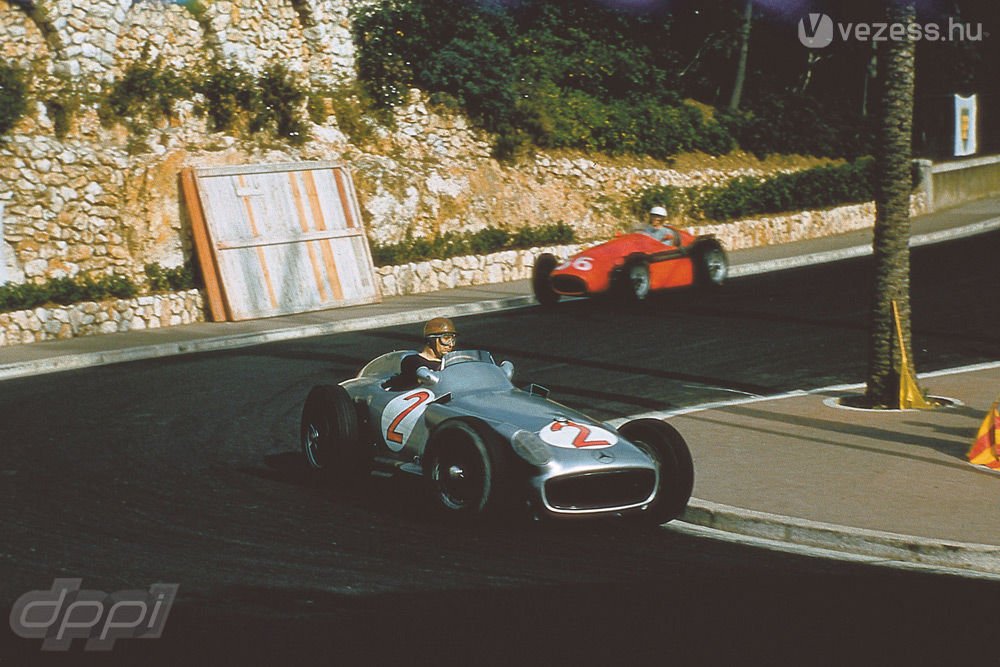 A Mercedes W196-tal a Monacói Nagydíjon, 1954-ben