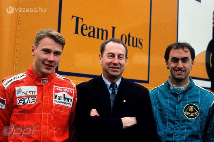 Hakkinennek nem volt oka mosolyogni, két kör hátránnyal, a 12. helyen végzett