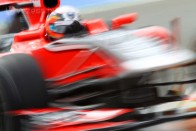 F1: Vettel a melegtől és az előzési zónákól tart 32