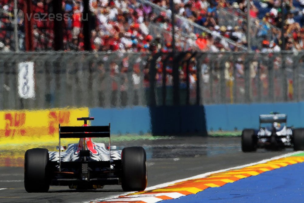 F1: Vettel a melegtől és az előzési zónákól tart 14