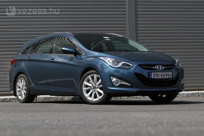 Új cégautó Koreából, sok extrával: Hyundai i40