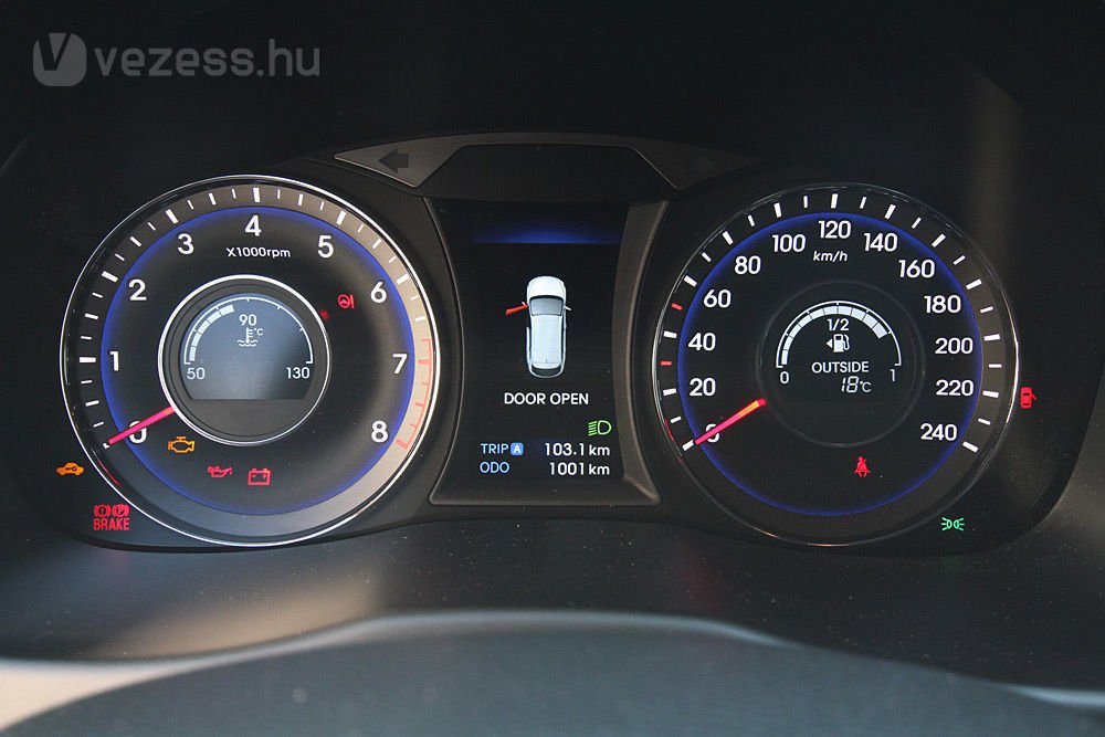 Úgy látszik, sosem fogy el a Hyundai raktáraiból az a fránya kék LED.