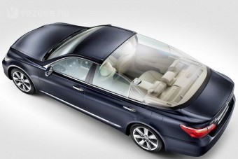 Luxus Lexus a monacói hercegnek