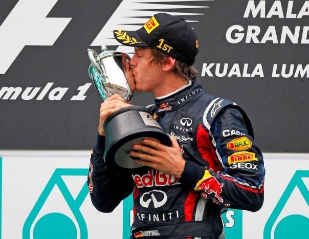 Vettel cuppanósért árulja a titkokat – videó