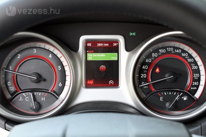 Ide is jutott egy szerényebb méretű kijelző