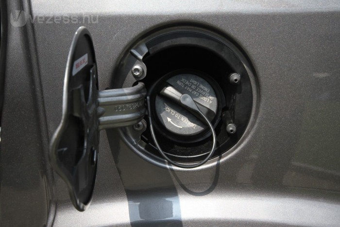 Zárhatatlan tanksapka, tankfedél