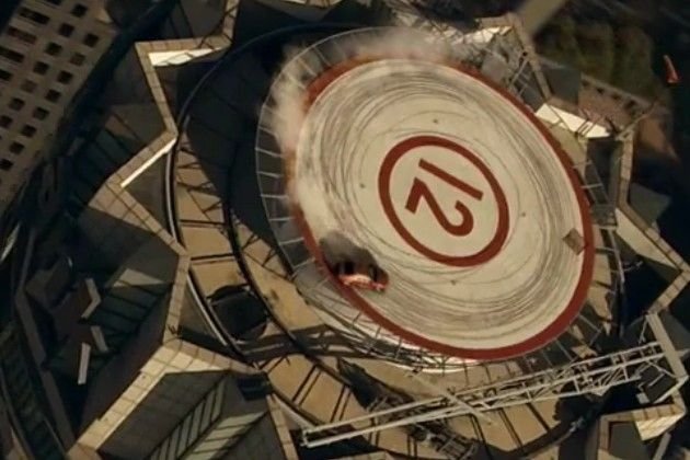 BMW 1M drift egy felhőkarcolón