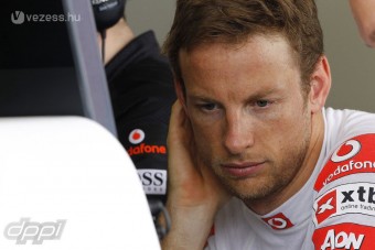 F1: Button hazai dobogót akar