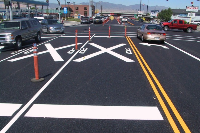 Szükség lehet az útburkolati jelek megújítására, és újak kitalálására is