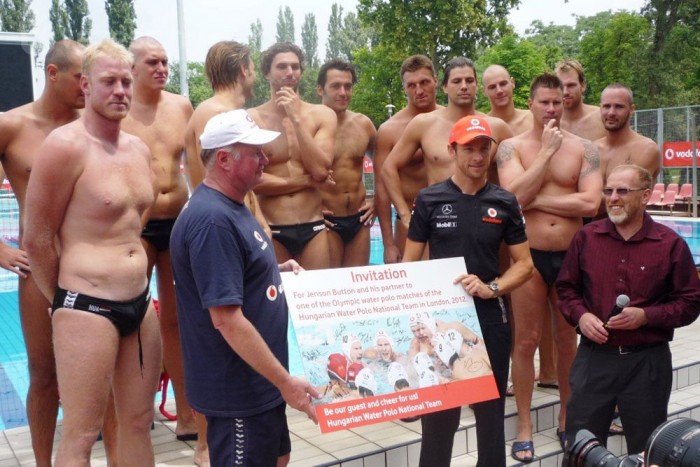A magyar vízipólócsapat meghívta Jensont (és partnerét) a 2012-es londoni olimpia egyik meccsére is