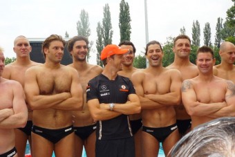 F1: Button megijedt a vízilabda óriásaitól