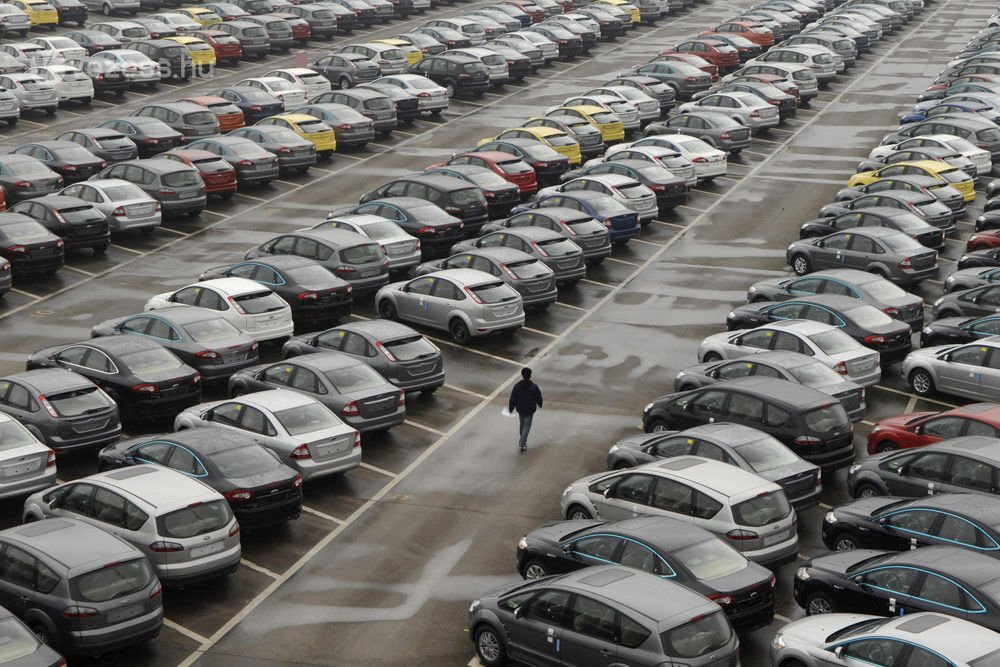 Jól fogy a kamion, ímmel-ámmal az autó, sehogy a motor 157