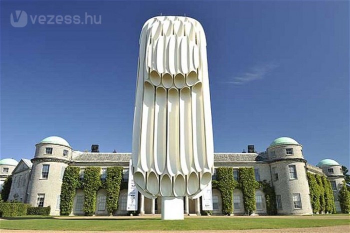 Százötven tonnányi gázcső adta a szobor alapanyagát