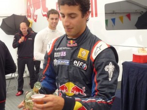 Forma-1-es pilótaülést kapott szülinapjára