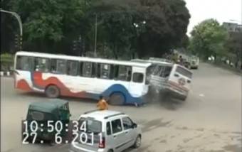 Bangladesben nem divat a jelzőlámpa